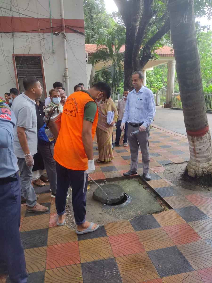 কাজের অগ্রগতি দেখার জন্য সাথে সাবেক সফল ঢাকা সভাপতি, ভিপি হারুন