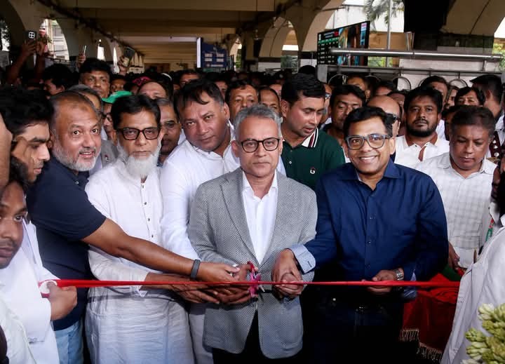 গোপালগঞ্জের প্রত্যাশিত "অভিযাত্রী কমিউটার" ট্রেনটি যাত্রার শুভ উদ্বোধন করেন মাননীয় মন্ত্রী শেখ রবিউল আলম ত্রমপি।