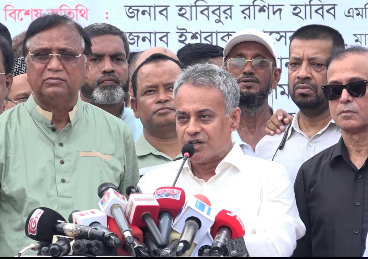 নৌপথ সচল ও নিরাপদ করতে কাজ করছে সরকার - শেখ রবিউল আলম। 