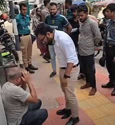 ধানমন্ডি ফুটপাতে মারধরের ঘটনায় আটক সেই যুবকের ১৫ দিনের কারাদণ্ড
