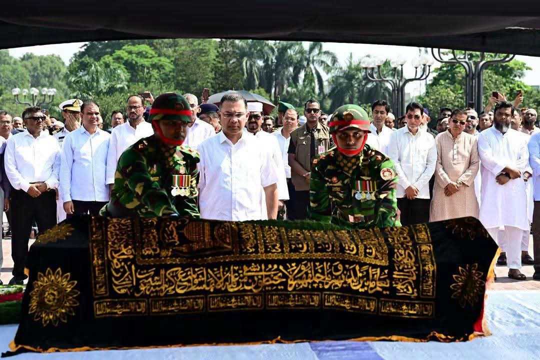 বিএনপির বাণিজ্যবিষয়ক সম্পাদক ও সাবেক সংসদ সদস্য সালাহউদ্দিন আহমেদ দলের নেতা-কর্মী ও শুভাকাঙ্ক্ষীদের অকৃত্রিম ভালোবাসা আর শ্রদ্ধায় চিরনিদ্রায় শায়িত হয়েছেন